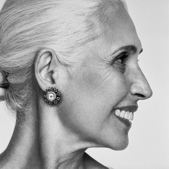 "Shawnda" NEW Pearl Gold Halo Glam Stud Statement Bridal Fashion Earrings - Picture 3 of 3